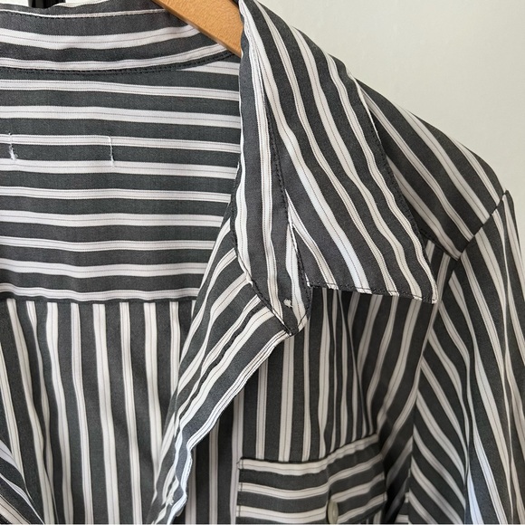 Lightweight pinstripe button up oversized - Picture 4 of 5
